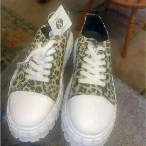 Layer 8 sneakers‎ cheetah print NWT 8.5 women’s